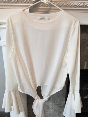 AVANTLOOK sheer chiffon blend split hem, bell sleeve blouse small